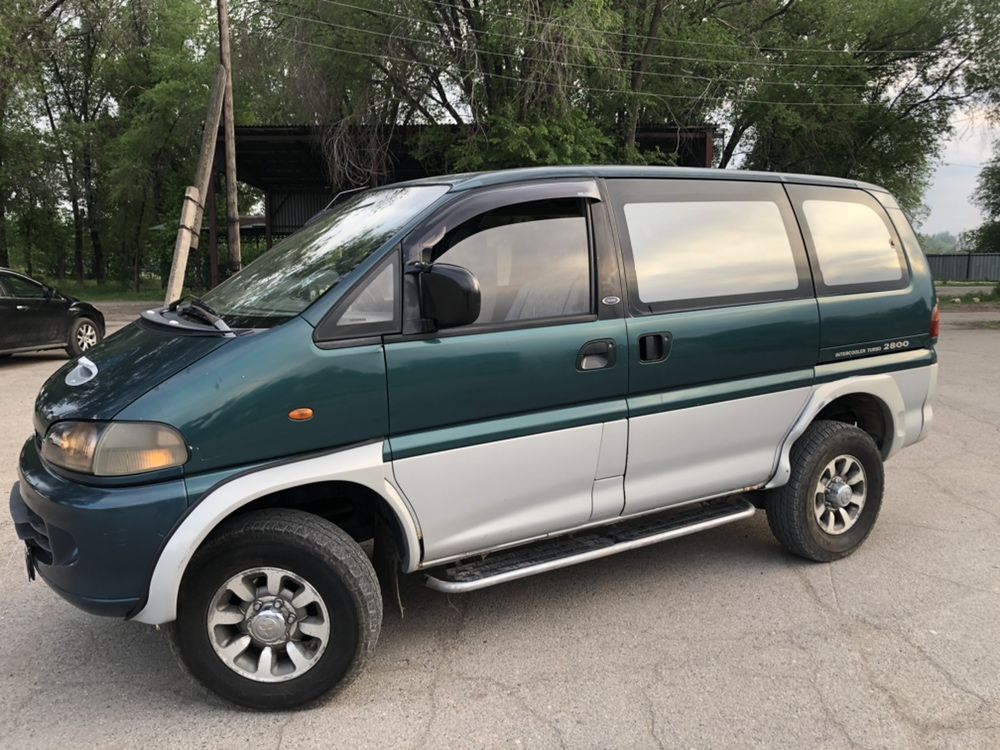 Продам Mitsubishi Deloca