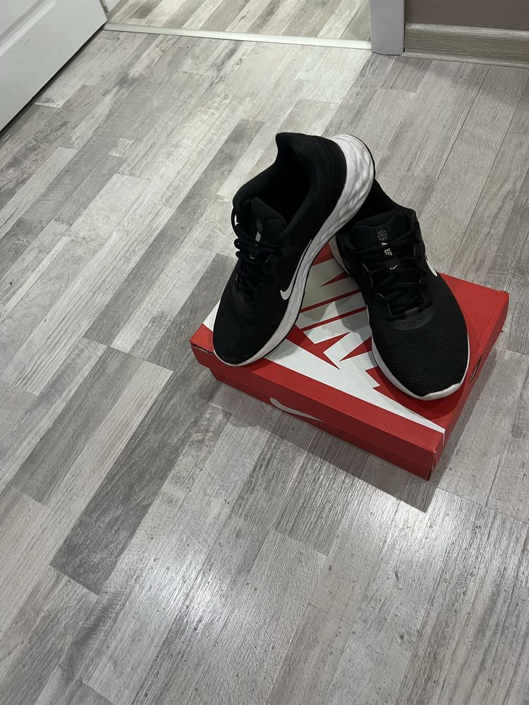 Nike маратонки 44,5