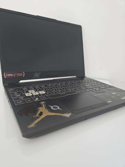 Vand laptop de Gaming 144Hz.