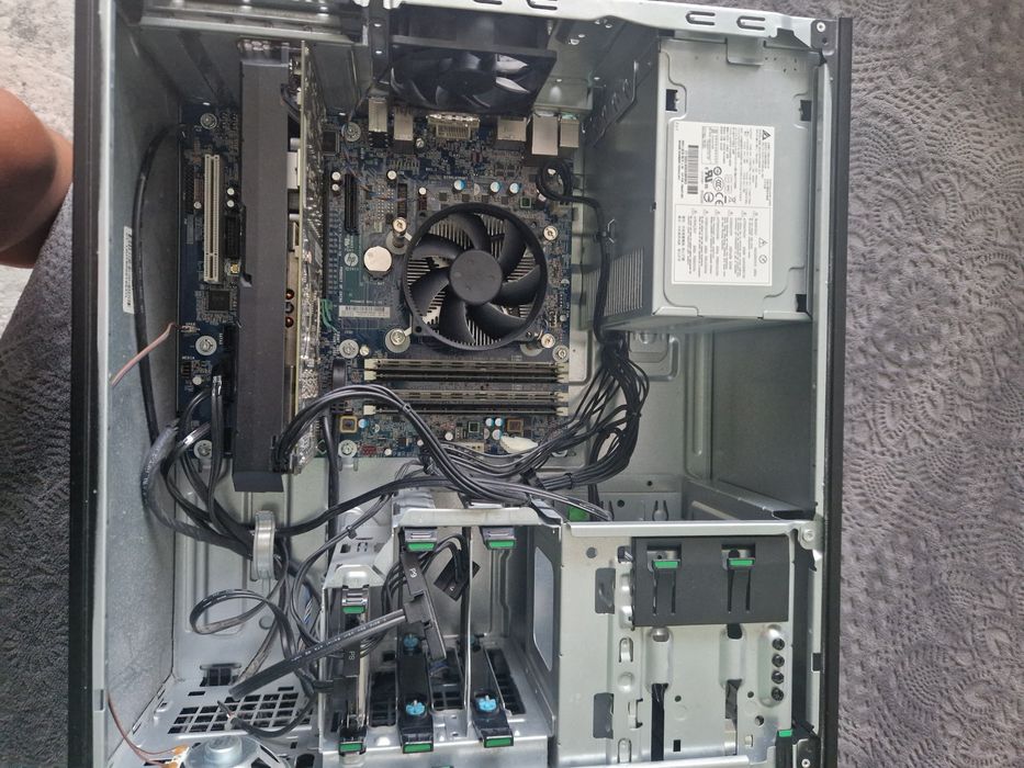 Vand pachet unitate de gaming cu casti Logitech g435