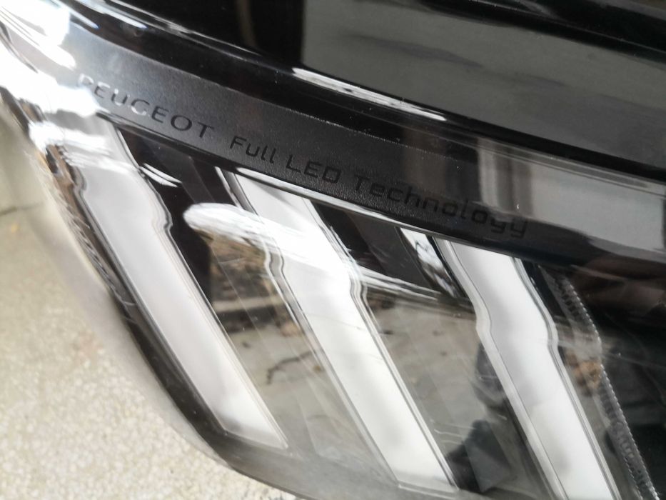 Фар Peugeot 208 FULL LED десен/Фар Пежо 208 LED/Фар пежо 208 Оригинале