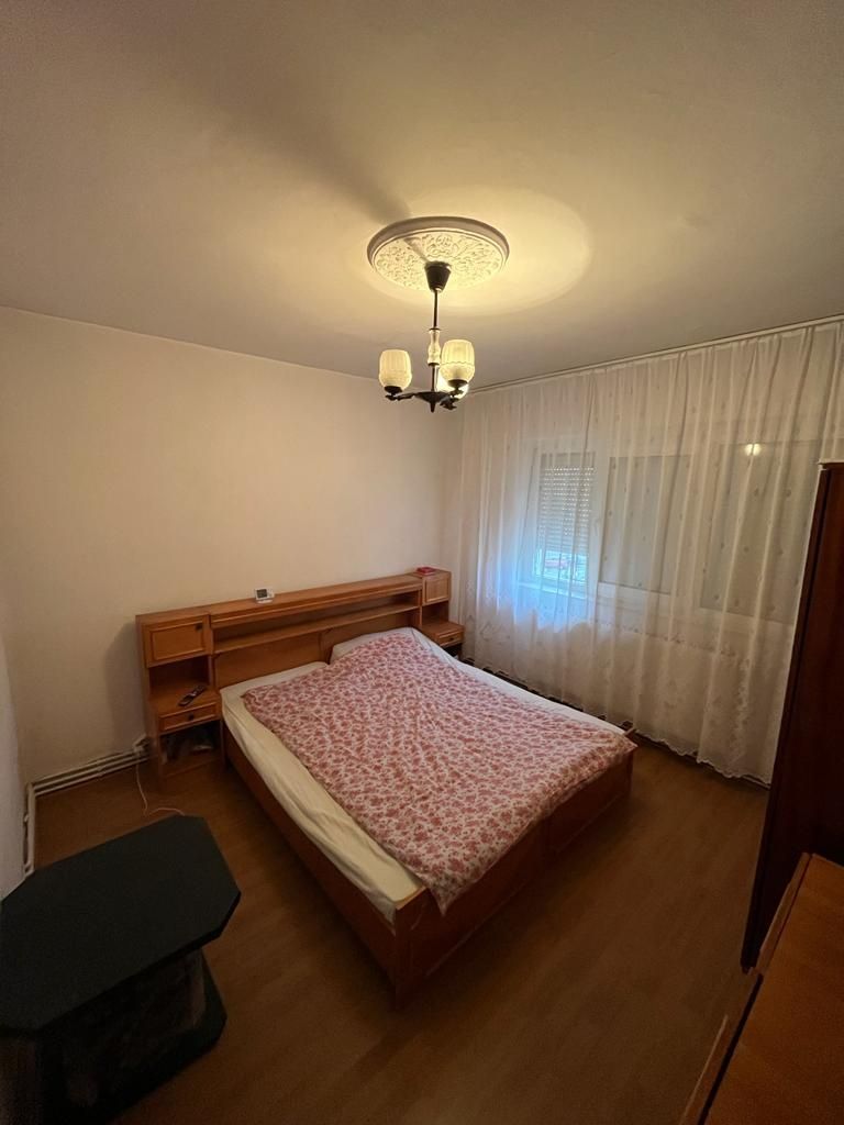 Apartament 3 camere zona 300