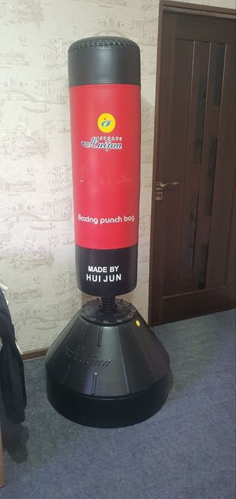 Продаю срочно напольную боксерскую грушу