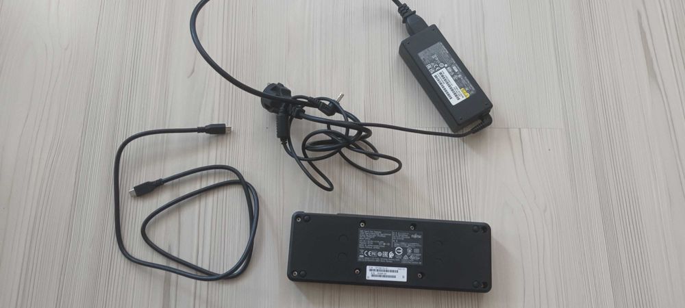 Продавам Fujutsu Докинг