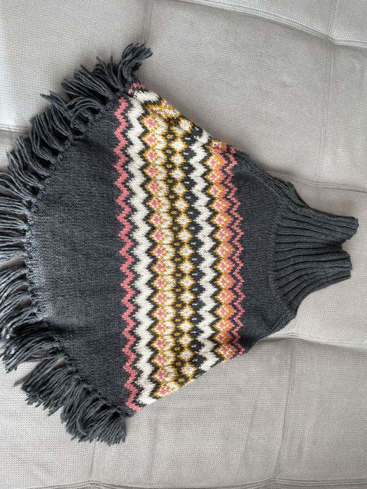Poncho tricotat pentru copii