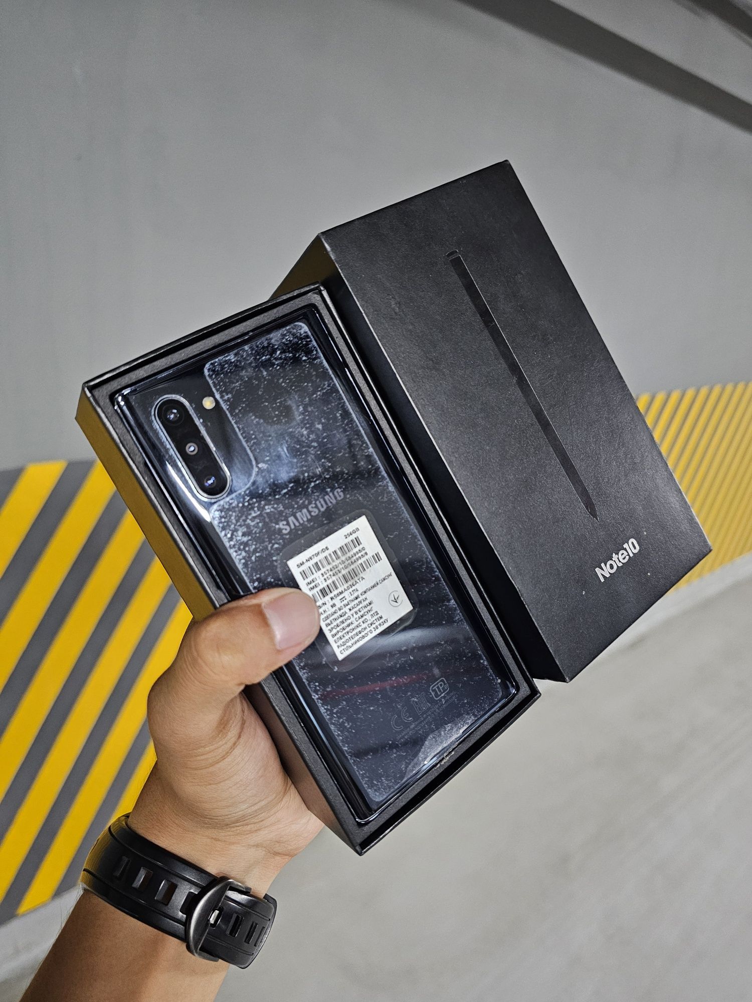 Samsung Galaxy Note 10 Duos. OzU 8/256 GB. Ime o'tkan Vietnam karobka