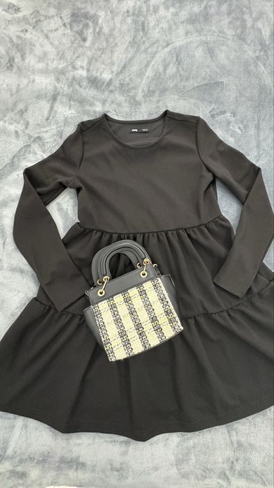 Дамска черна бейсик рокля разкроена