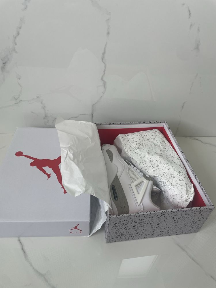 Air Jordan 4 Retro Oreo White