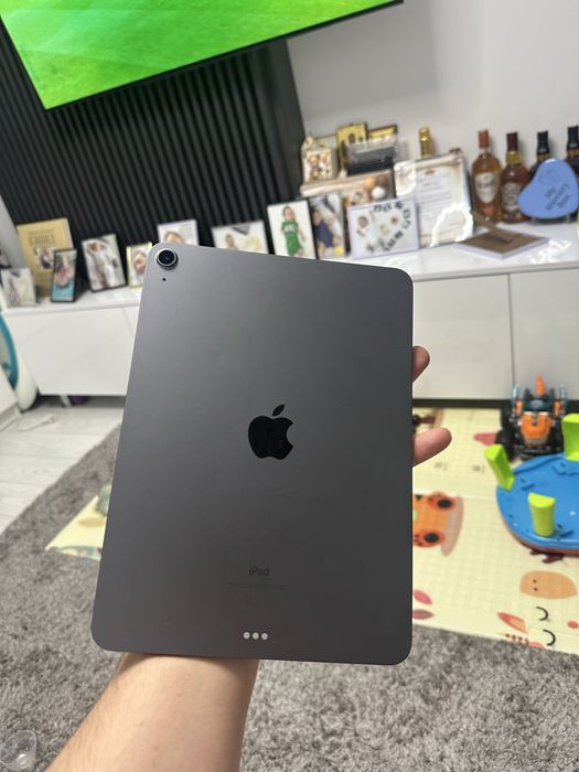 Vand tableta ipad air  4TH GENERATION  impecanil pentru piese