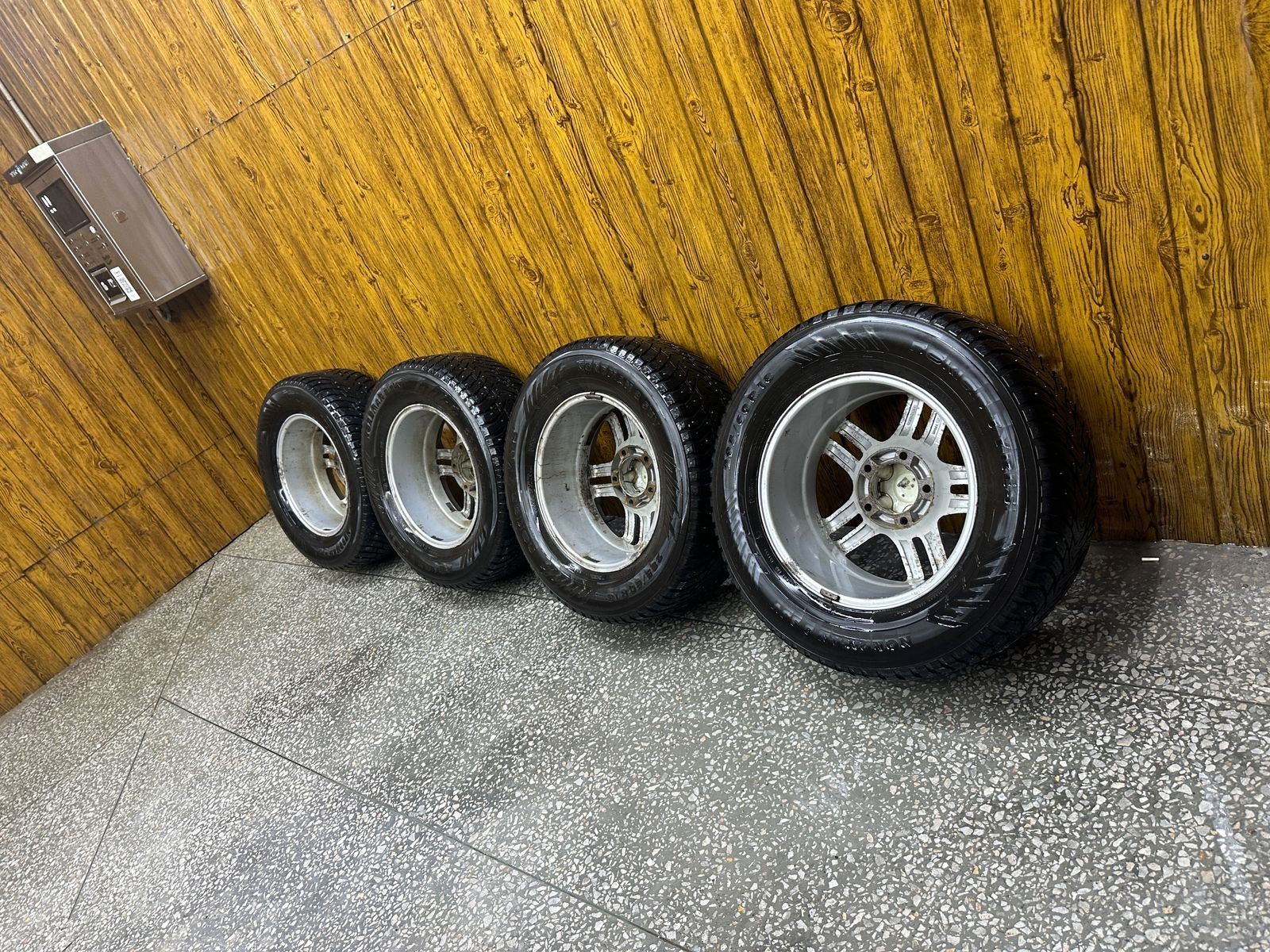 Продам зимние шины с дисками