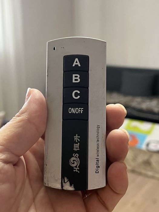 Продам люстру потолочную