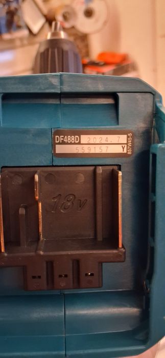 Makita шурупаёрт DF488D004