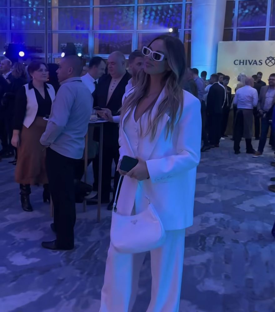 Prada бяла чанта