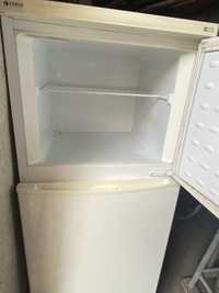 хладилник INDESIT за части