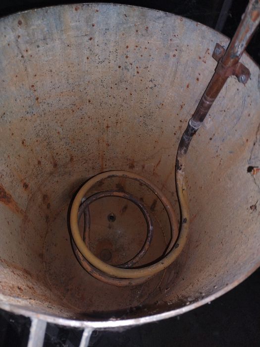 Cazan de tuica mic, vechi tabla foarte groasa