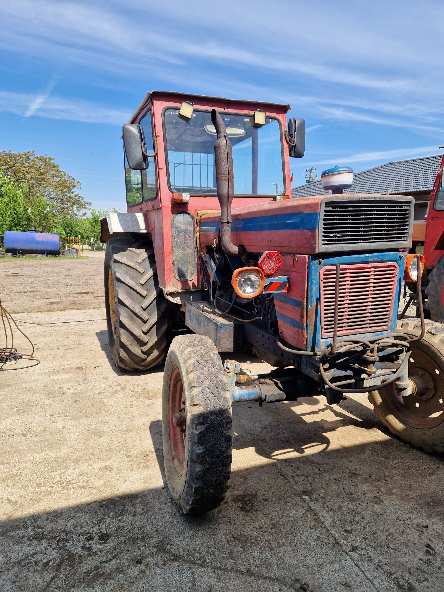 Vând tractor U650 forestier