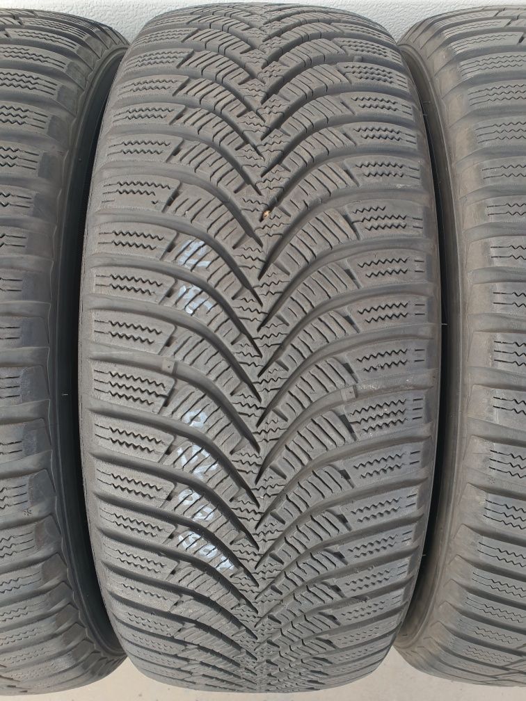 Зимни гуми 4 броя HANKOOK WinterIcept RS2 205 60 R15 дот 3518