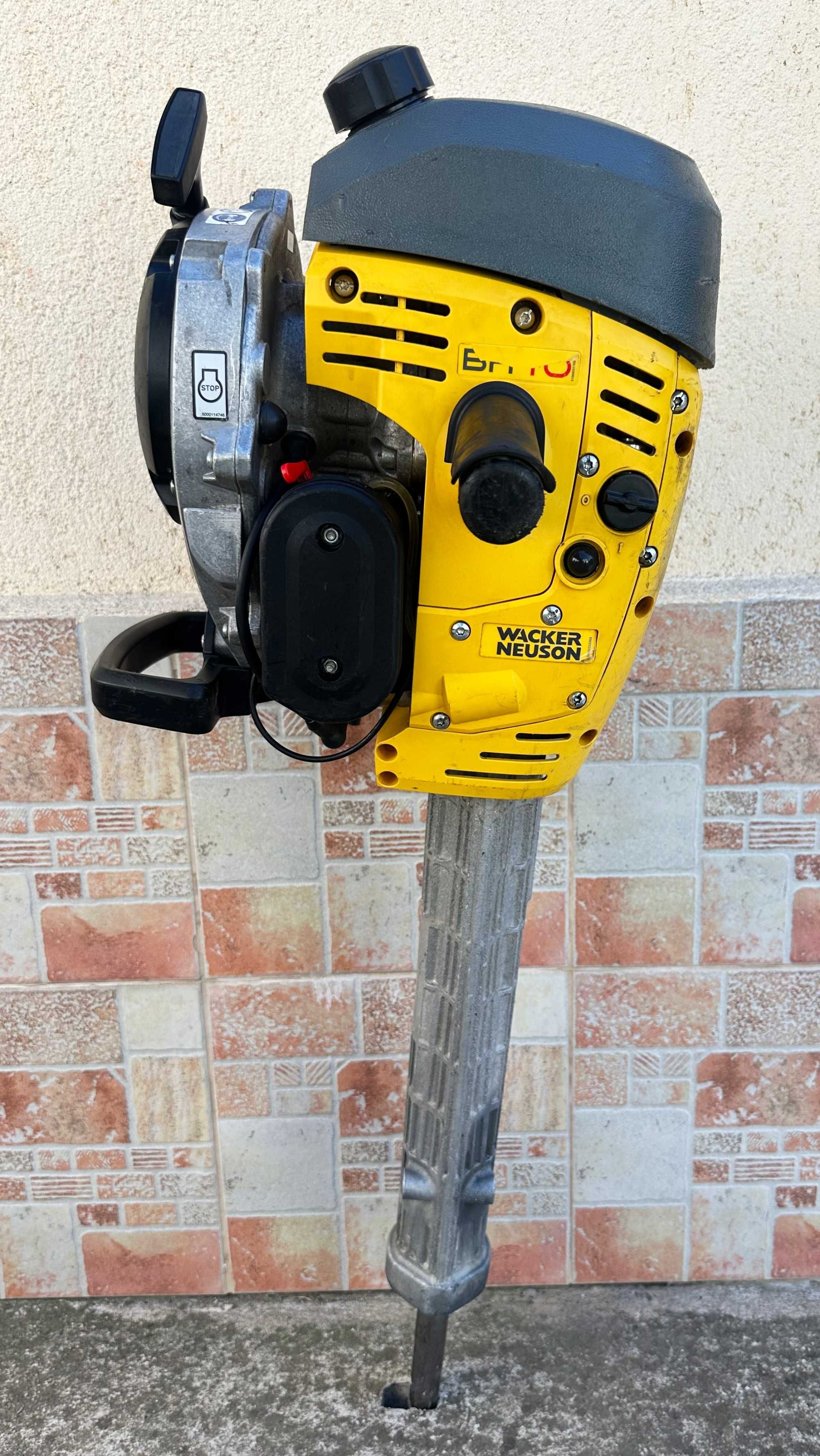 Wacker Neuson BH40 - Мощен бензинов къртач 40J