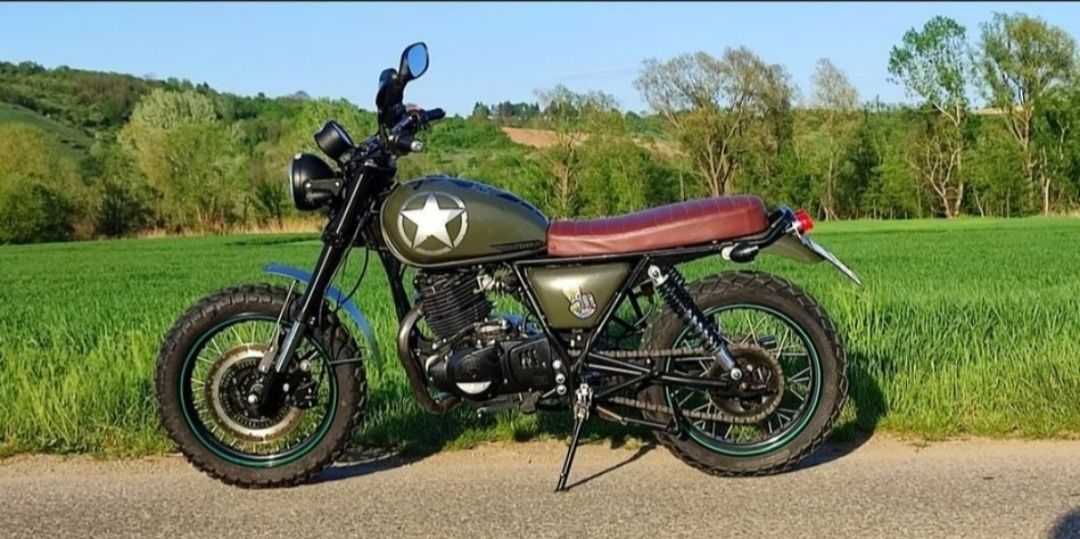 Motocicleta 250 cc  Suzuki Permis A2 nu Honda Cf moto Yamaha Kawasaki