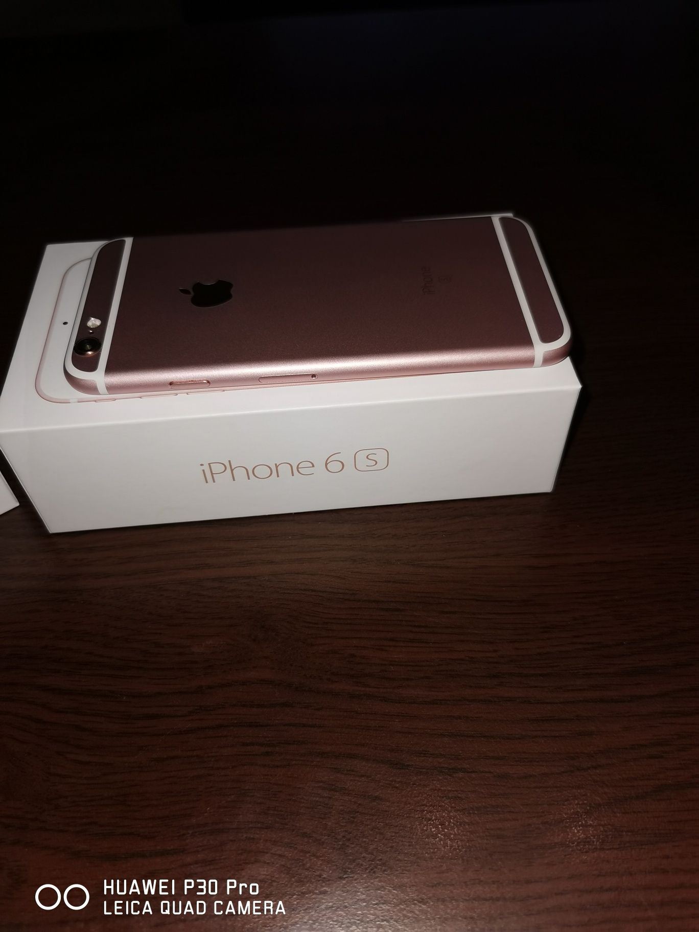 Iphone 6s 32г телефона е перфектен