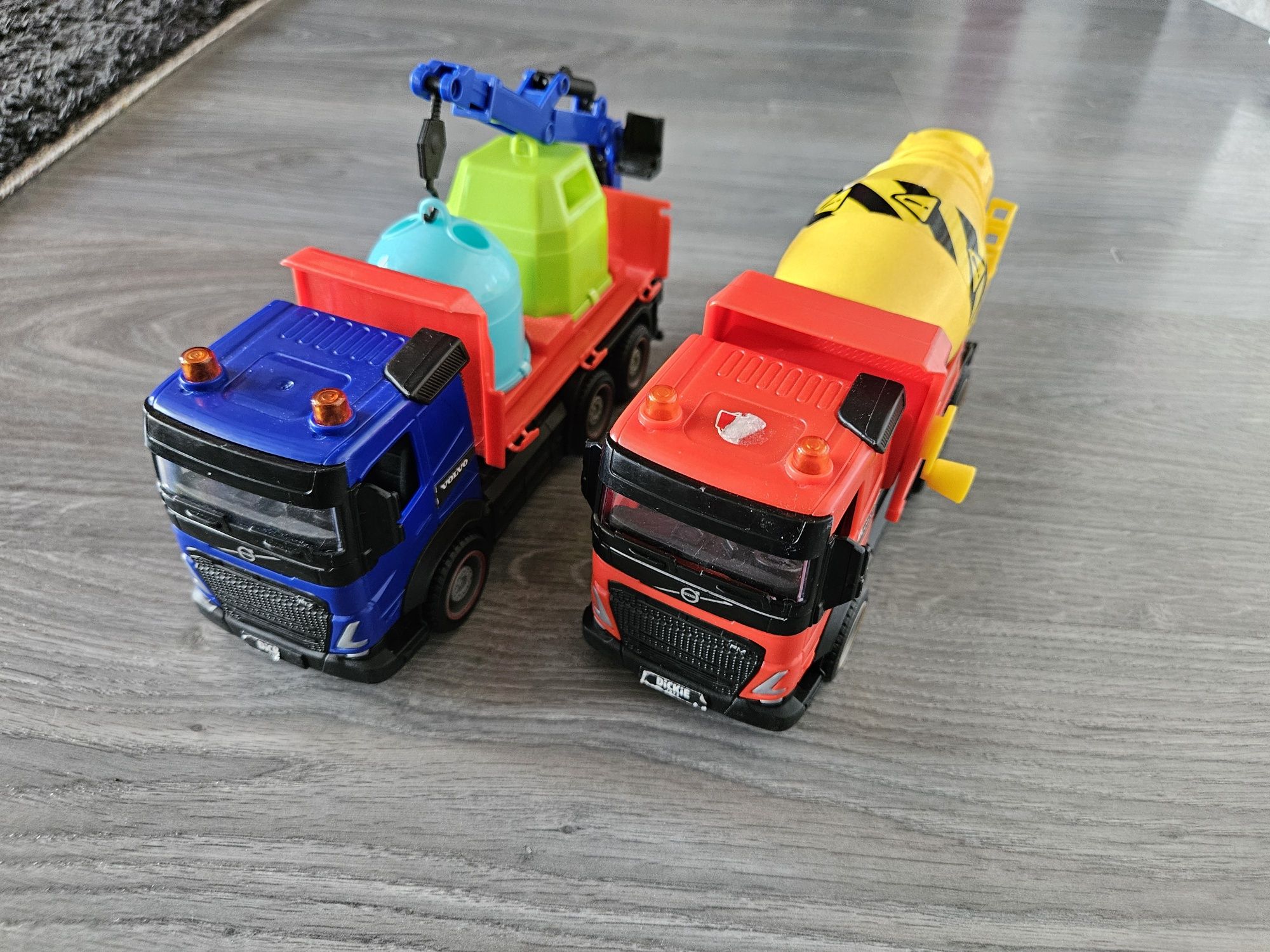 Камиончета. на Dickie toys
