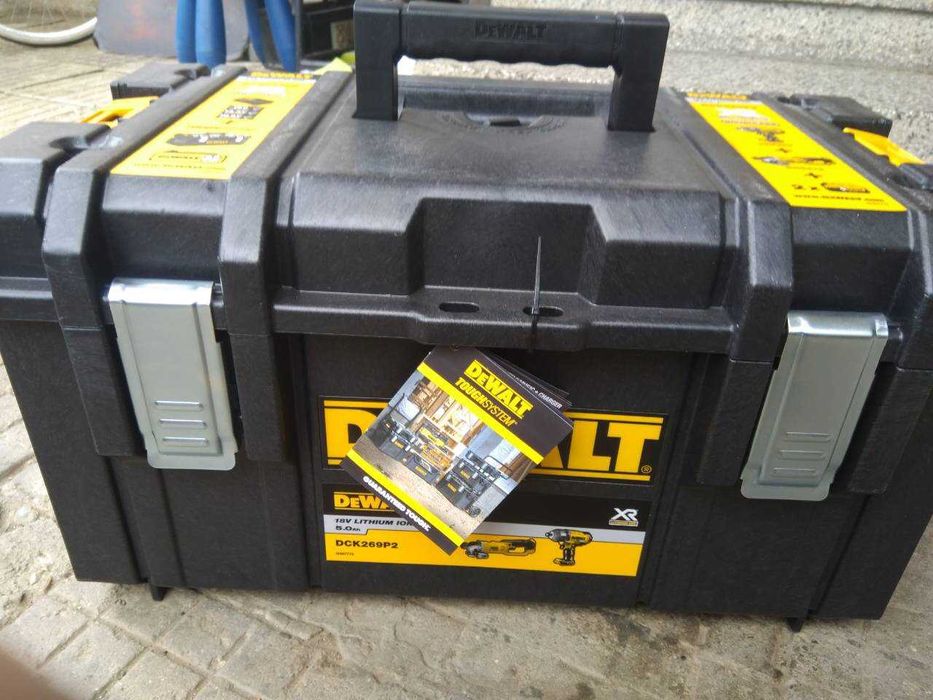 Нови куфари за инструменти Деволт Dewalt DS300 и DS150