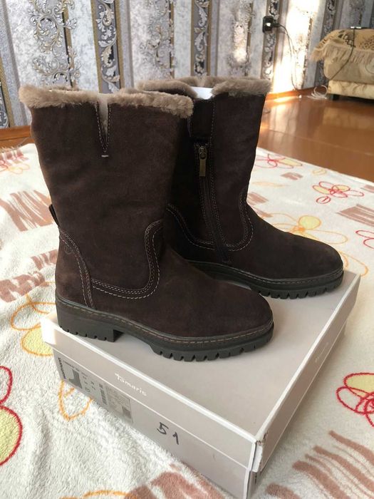 Продам новые  женские сапоги