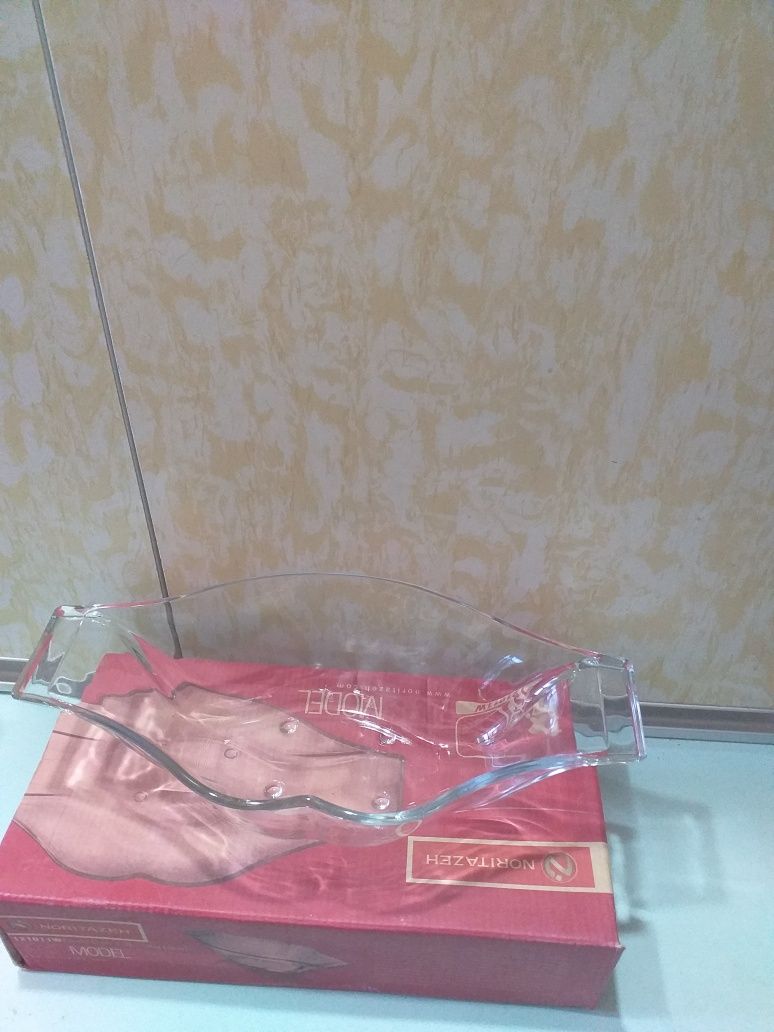 Салатницы новые, из стекла, в упаковке.