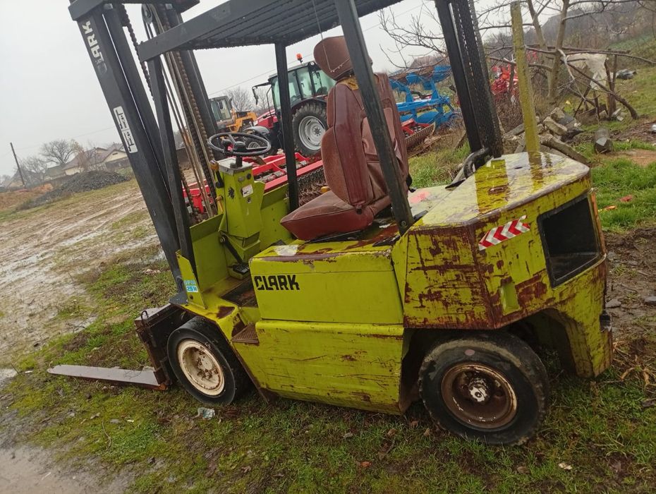 Stivuitor Clark de vânzare