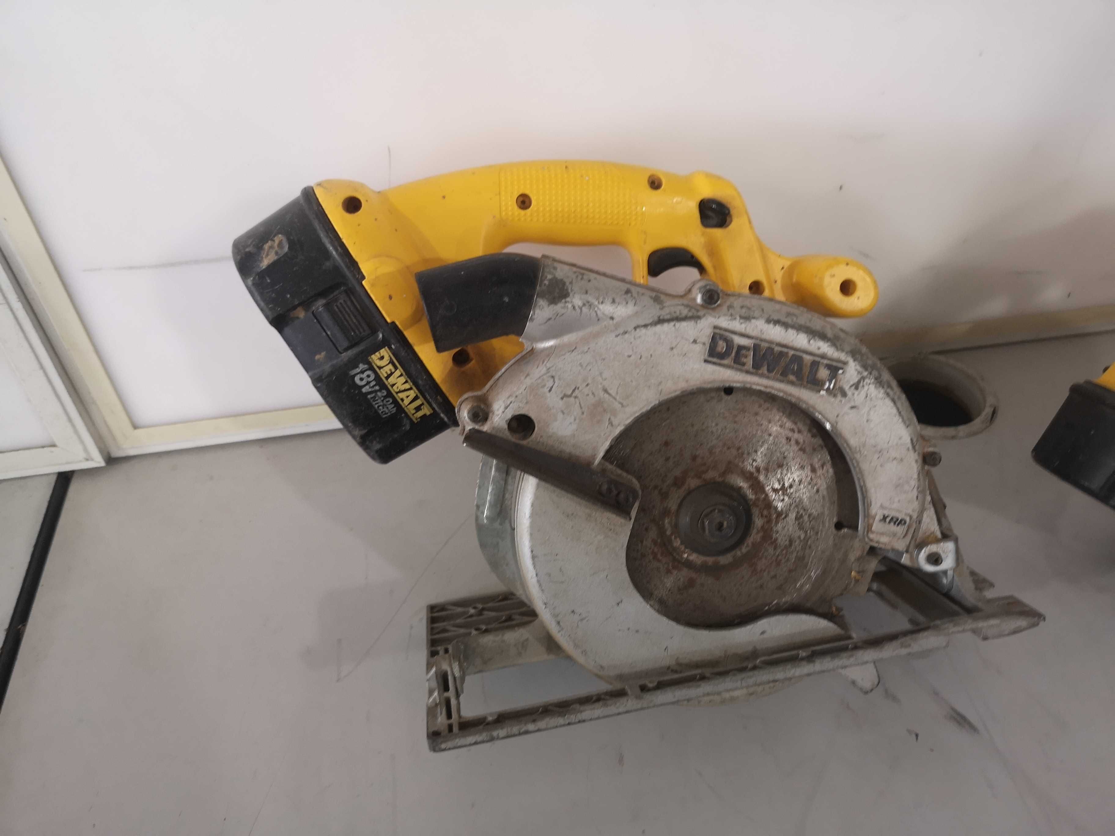 Ръчен циркуляр - Dewalt DC390