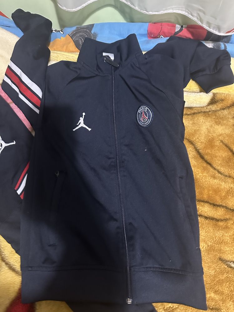 Продавам лот екип и тениска jordan