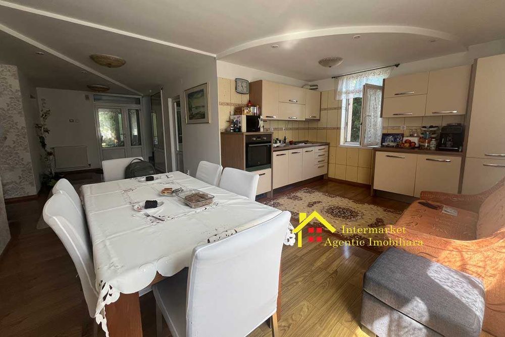 de vanzare casa tip vila zona Dedeman
