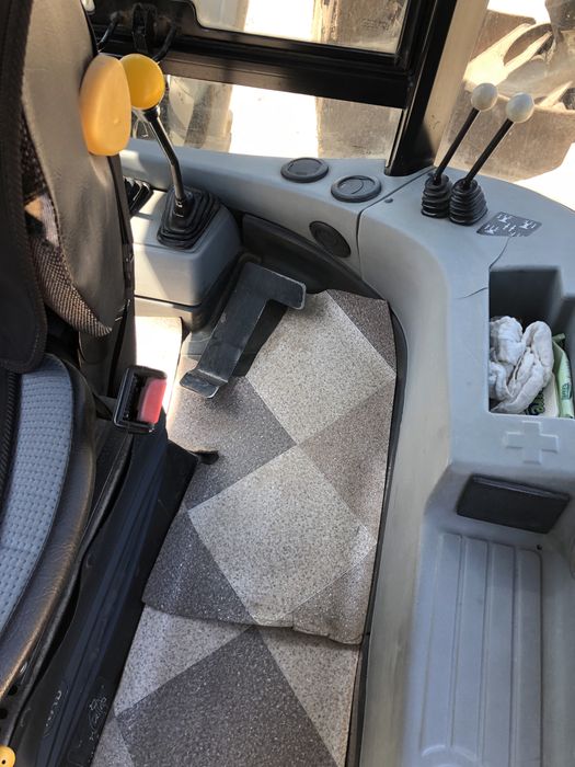 Inchiriere Buldoexcavator Cu Picon Foreza Buldo-excavato De Inchiriat