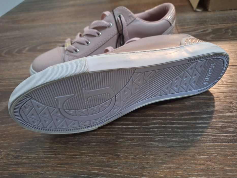 Trainers guess de vanzare