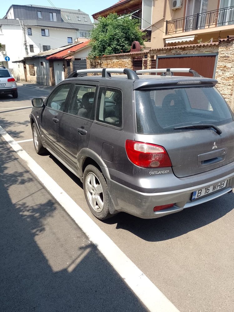 Miltsubishi Outlander 2.0 bezina 4x4 . Urgent
