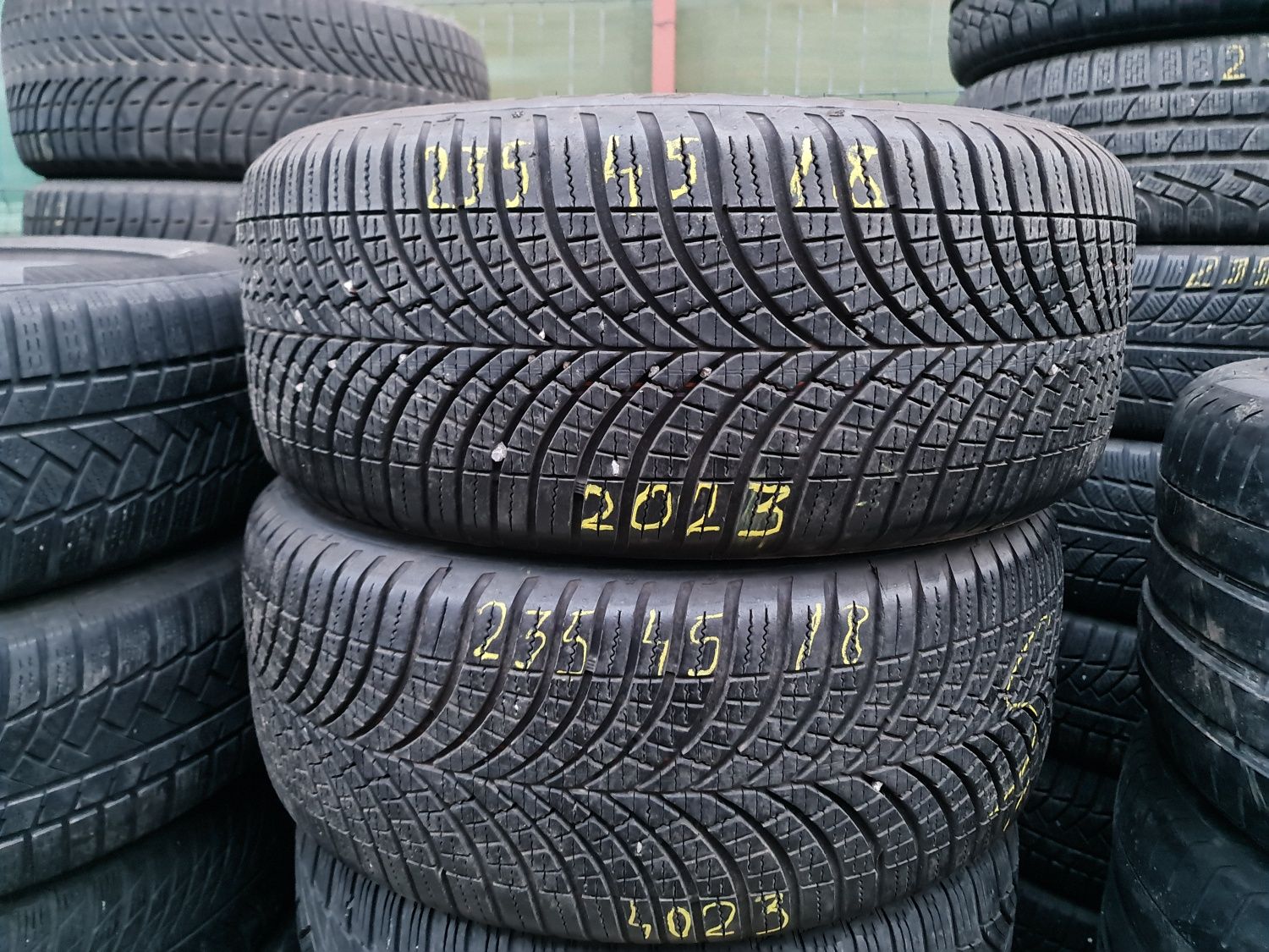 225/40/45/50/60/18”235/45/50/55/60/18"215/35/40/45/50/55/18"255/40/