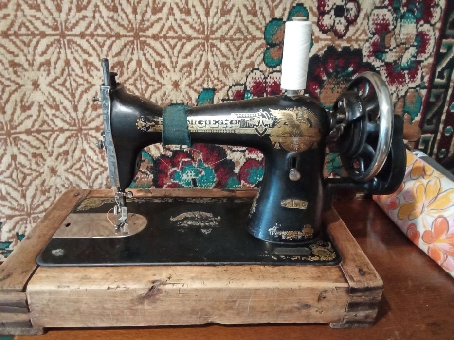 Швейная машинка ручная Зингер