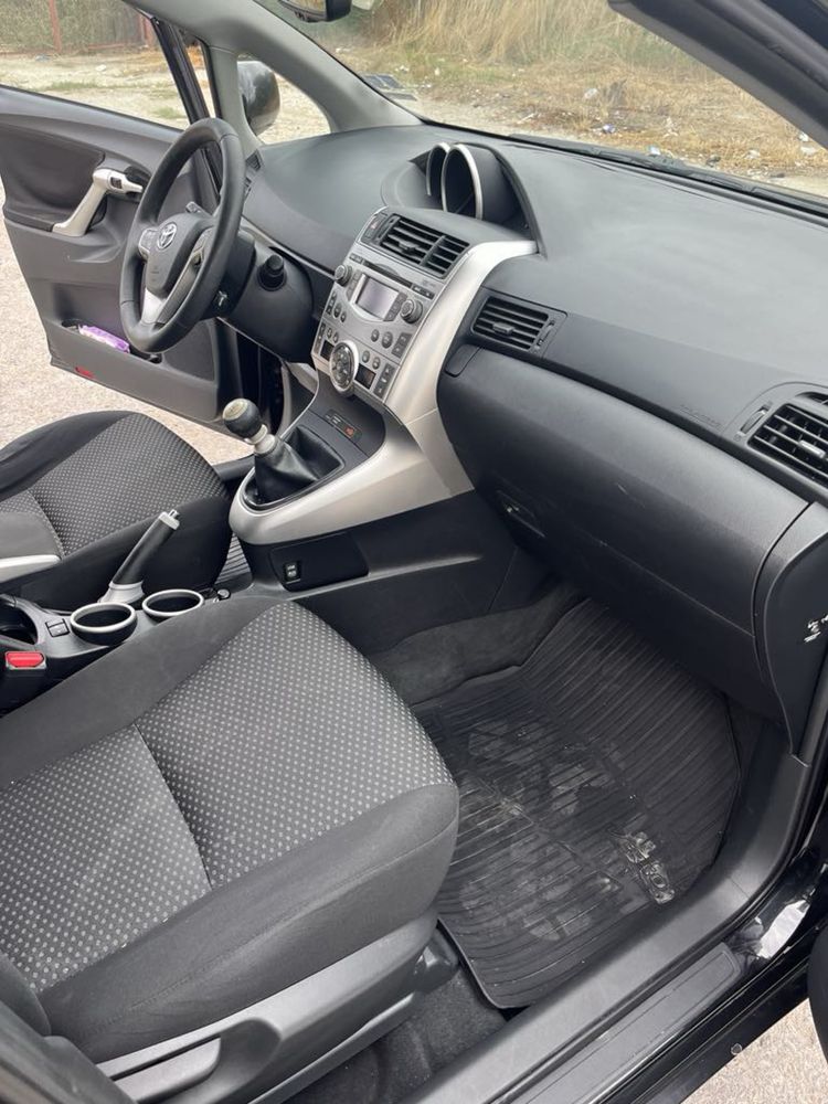 Toyota Corolla Verso 2011 г. - 126 к.с.