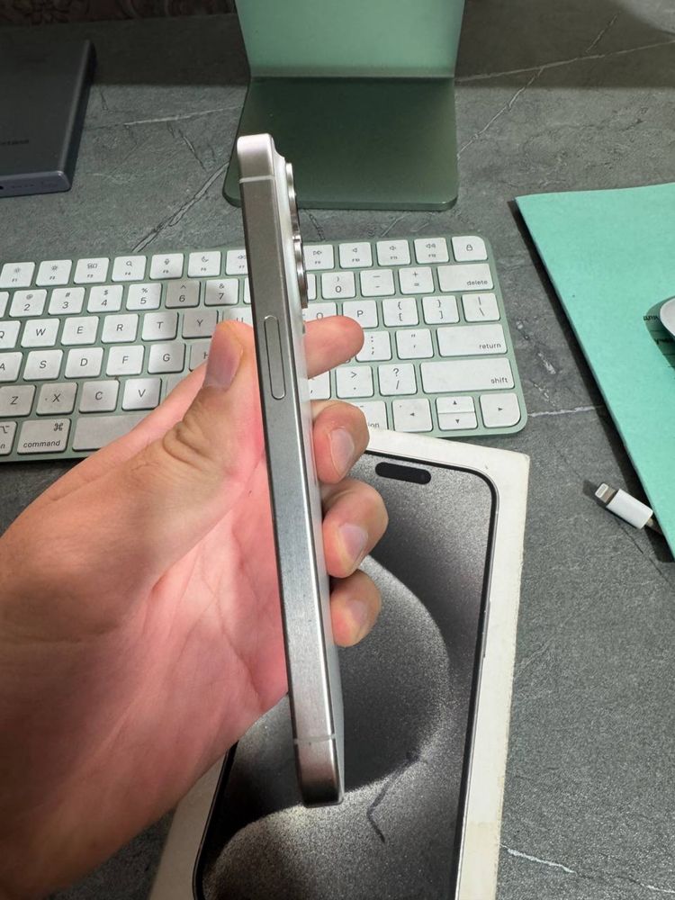 Iphone 15 pro white titanium
