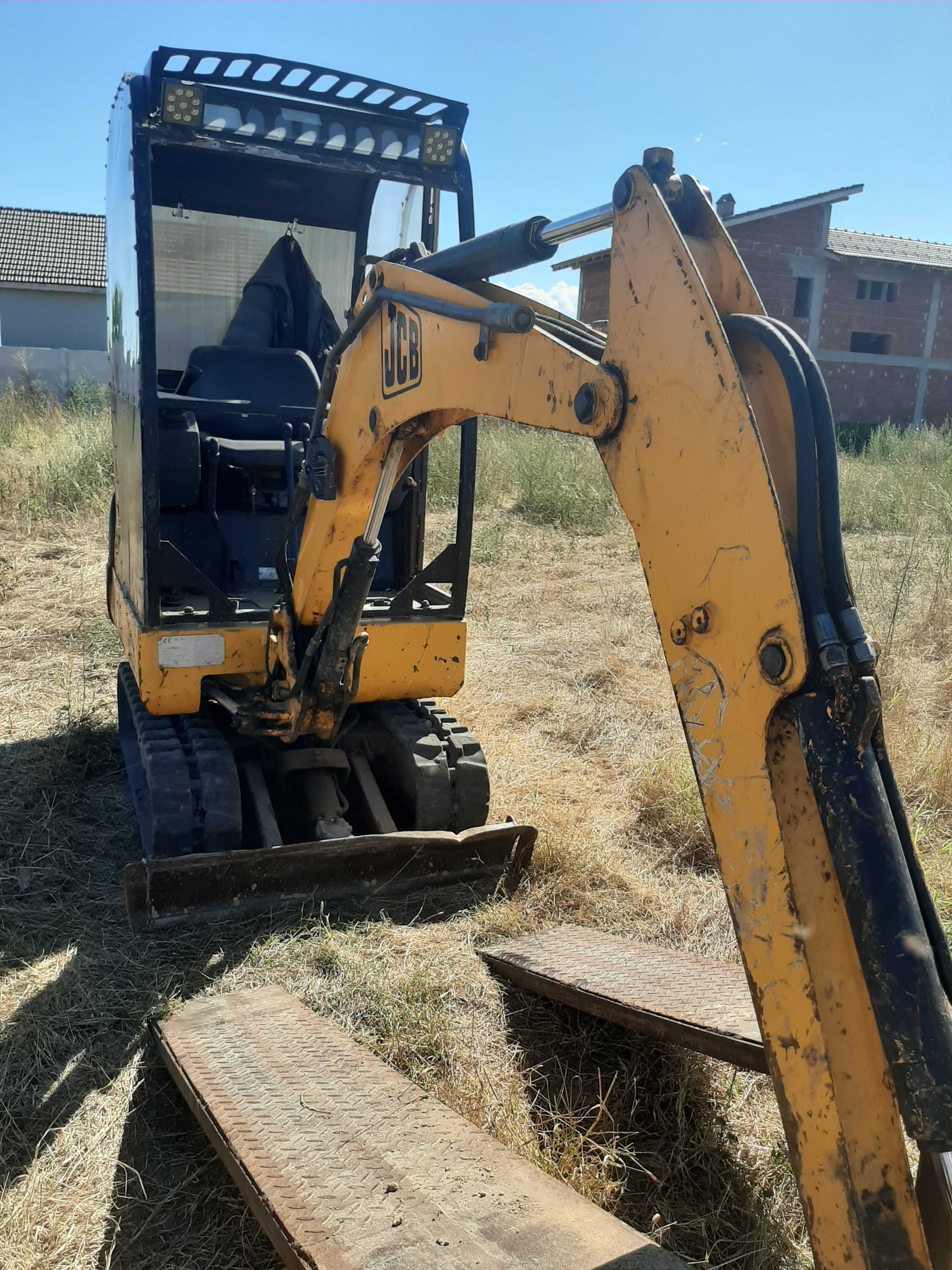 Prestari servicii miniexcavator