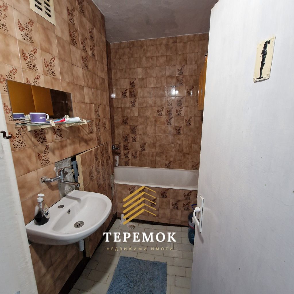 Продава се Тристаен апартамент в Шумен, Добруджански - 78 кв.м за 1170 €/кв.м - Снимка #6