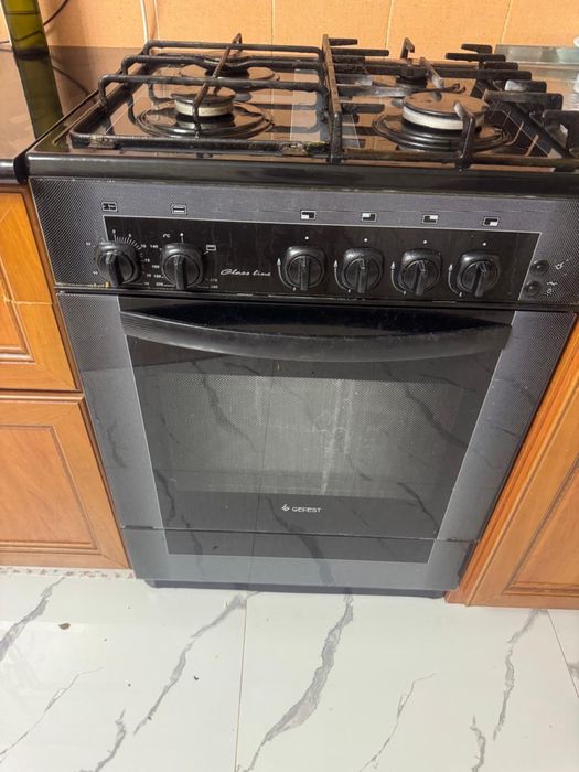 Газ плита, духовка, гриль все работает  В подарок вытяжка. Торг