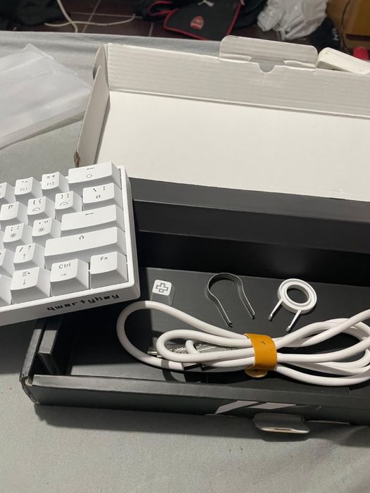 Tastatura qwerty ( nefolosita}
