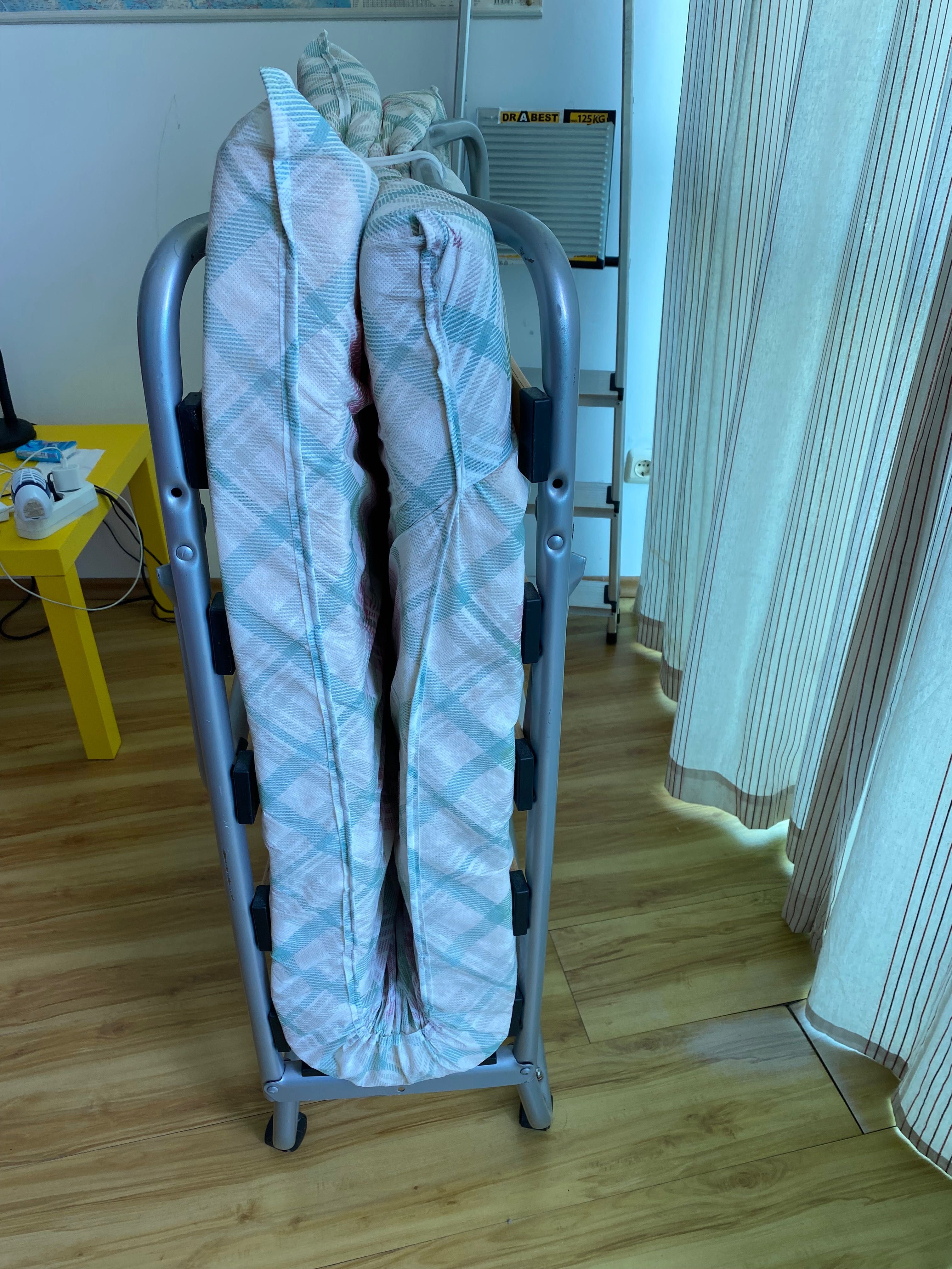 Продавам Сгъваемо легло