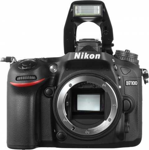 Nikon D7100 с обектив Nikon AF-S Nikkor 50mm