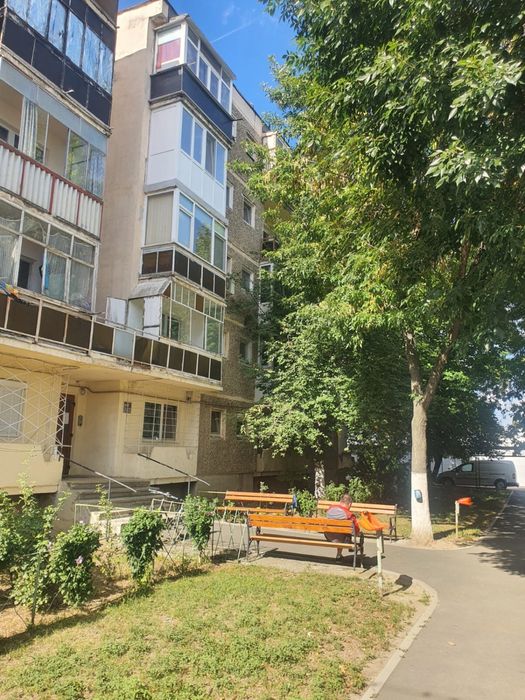 Vând garsonieră confort I etajul 1 UTA