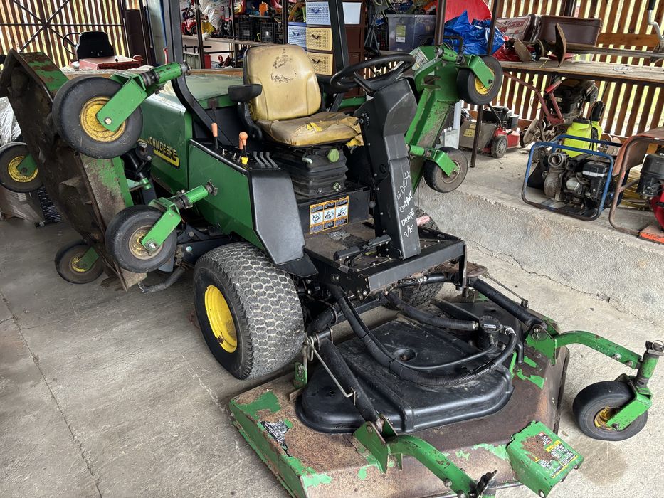 Masina tuns iarba fazon john deere