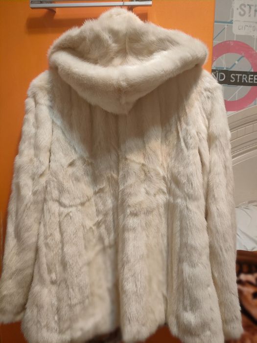 Норковую шубу продам