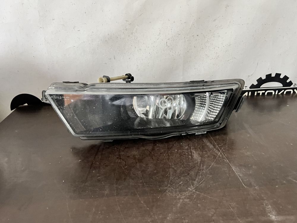 Proiector ceata cu lumina de zi led Skoda Rapid an 2012-2018