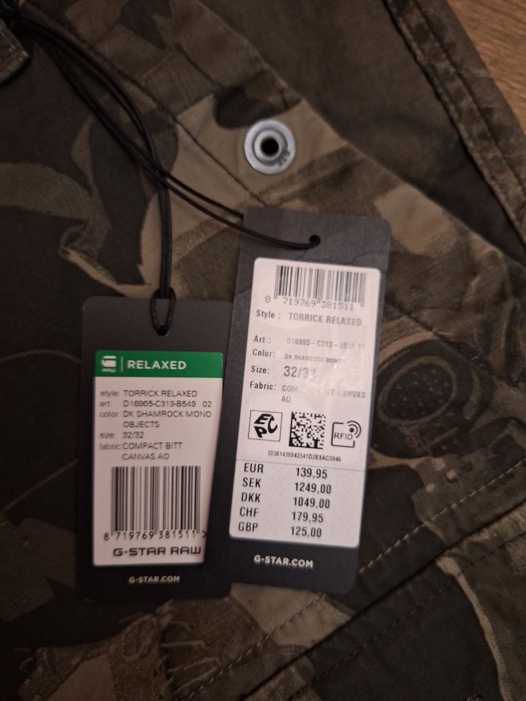 Мъжки тънки панталони G-star Raw Torrick
W32 нови оригинални камуфлаж